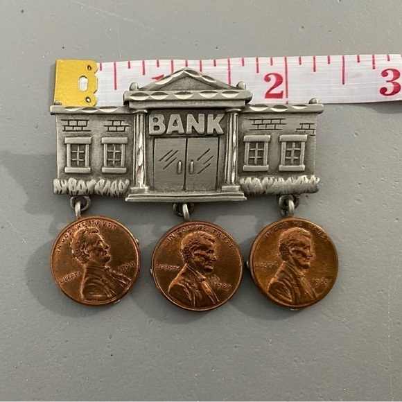 US Bank With Real Pennies Brooch Signed JJ - Picture 4 of 6